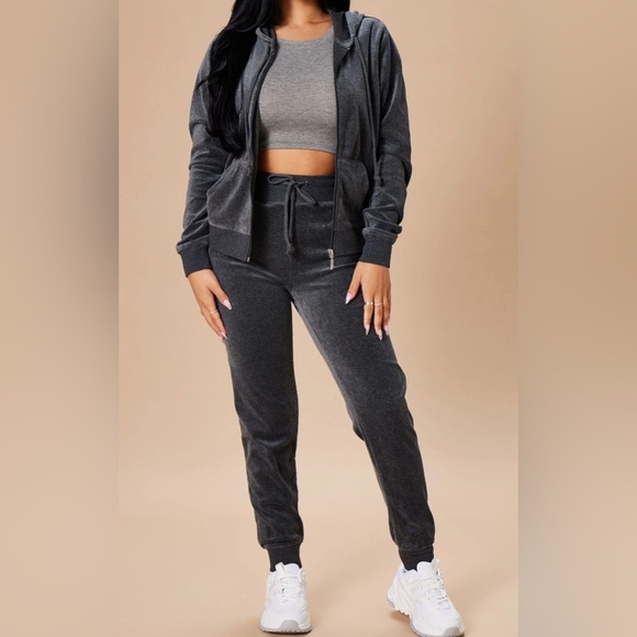 โจ Title: Fashion Nova Velour Tracksuit Set โ Luxe Comfort in Charcoal Gray ๐ค - Picture 6 of 6